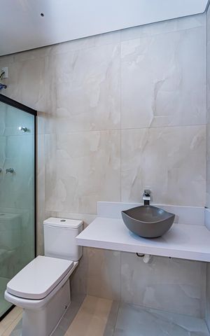 Casa à venda com 200m², 3 quartos e 3 vagas Casa à venda com 200m², 3 quartos e 3 vagasBanheiro suite