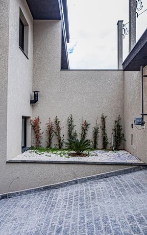 Casa à venda com 200m², 3 quartos e 3 vagas Casa à venda com 200m², 3 quartos e 3 vagasGaragem