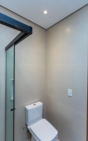 Casa à venda com 200m², 3 quartos e 3 vagas Casa à venda com 200m², 3 quartos e 3 vagasBanheiro