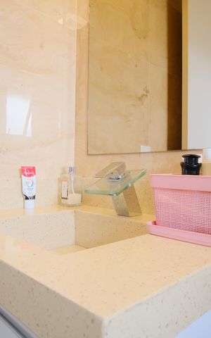 Apartamento à venda com 84m², 2 quartos e 2 vagasBanheiro da Suíte 1