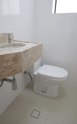 Casa à venda com 147m², 3 quartos e 2 vagas Casa à venda com 147m², 3 quartos e 2 vagasBanheiro 1