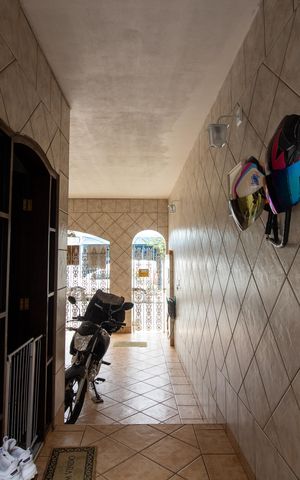 Casa à venda com 110m², 3 quartos e 2 vagas Casa à venda com 110m², 3 quartos e 2 vagasCorredor Lateral