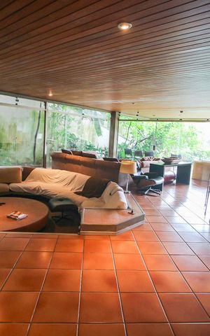 Casa à venda com 776m², 5 quartos e 4 vagasSala