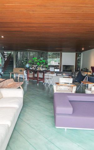 Casa à venda com 776m², 5 quartos e 4 vagasSala