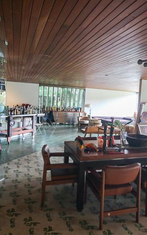 Casa à venda com 776m², 5 quartos e 4 vagasSala