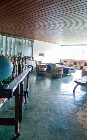 Casa à venda com 776m², 5 quartos e 4 vagasSala