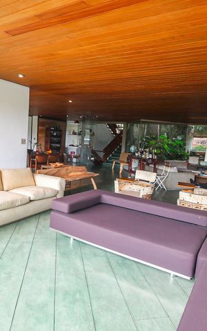 Casa à venda com 776m², 5 quartos e 4 vagasSala