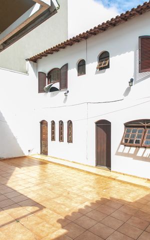 Casa à venda com 287m², 5 quartos e 3 vagas Casa à venda com 287m², 5 quartos e 3 vagasEdícula