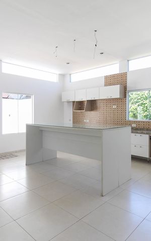 Casa à venda com 102m², 3 quartos e 5 vagas Casa à venda com 102m², 3 quartos e 5 vagasSala - Cozinha