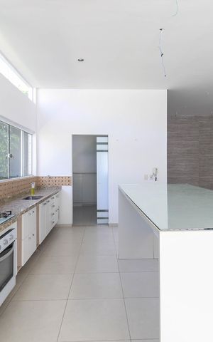 Casa à venda com 102m², 3 quartos e 5 vagas Casa à venda com 102m², 3 quartos e 5 vagasSala - Cozinha
