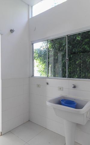 Casa à venda com 102m², 3 quartos e 5 vagas Casa à venda com 102m², 3 quartos e 5 vagasÁrea de Serviço