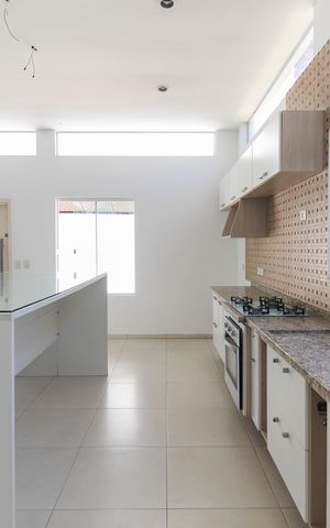 Casa à venda com 102m², 3 quartos e 5 vagas Casa à venda com 102m², 3 quartos e 5 vagasSala - Cozinha