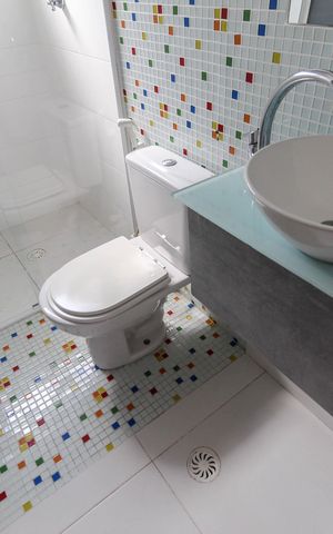 Casa à venda com 102m², 3 quartos e 5 vagas Casa à venda com 102m², 3 quartos e 5 vagasBanheiro Social
