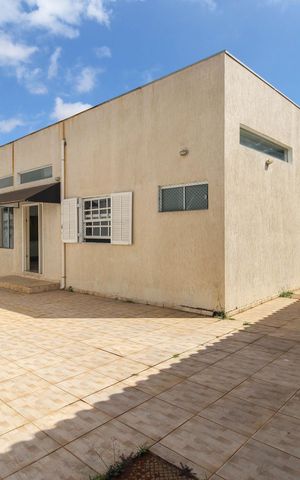 Casa à venda com 102m², 3 quartos e 5 vagas Casa à venda com 102m², 3 quartos e 5 vagasÁrea Externa