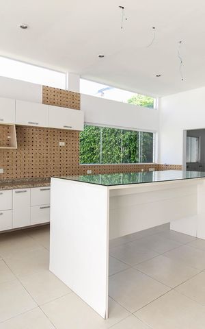 Casa à venda com 102m², 3 quartos e 5 vagas Casa à venda com 102m², 3 quartos e 5 vagasSala - Cozinha