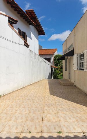 Casa à venda com 102m², 3 quartos e 5 vagas Casa à venda com 102m², 3 quartos e 5 vagasÁrea Externa