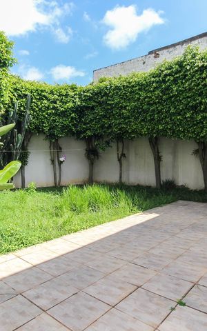 Casa à venda com 102m², 3 quartos e 5 vagas Casa à venda com 102m², 3 quartos e 5 vagasQuintal - Jardim