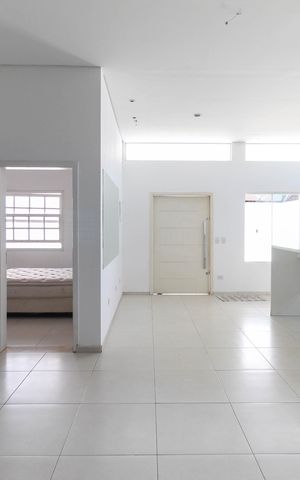 Casa à venda com 102m², 3 quartos e 5 vagas Casa à venda com 102m², 3 quartos e 5 vagasSala - Cozinha