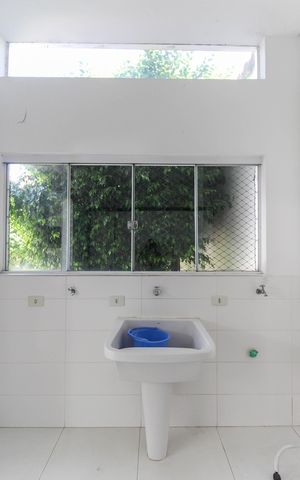 Casa à venda com 102m², 3 quartos e 5 vagas Casa à venda com 102m², 3 quartos e 5 vagasÁrea de Serviço