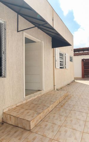 Casa à venda com 102m², 3 quartos e 5 vagas Casa à venda com 102m², 3 quartos e 5 vagasÁrea Externa