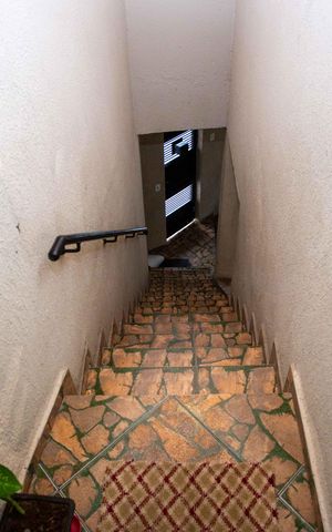 Casa à venda com 120m², 4 quartos e 1 vagaEscada