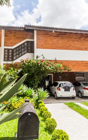 Casa de condomínio para alugar com 440m², 4 quartos e 4 vagas Casa de condomínio para alugar com 440m², 4 quartos e 4 vagasVista da Rua