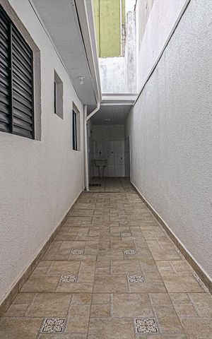 Casa para alugar com 130m², 3 quartos e 2 vagas Casa para alugar com 130m², 3 quartos e 2 vagascorredor lateral