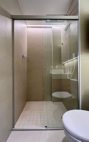 Apartamento à venda com 130m², 2 quartos e 2 vagas Apartamento à venda com 130m², 2 quartos e 2 vagasBanheiro da Suíte 1