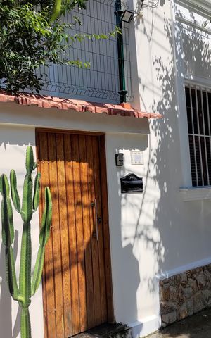 Casa à venda com 380m², 4 quartos e sem vaga Casa à venda com 380m², 4 quartos e sem vagaFachada