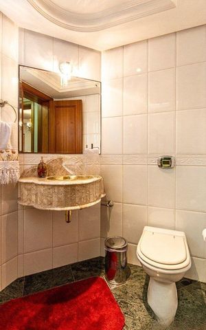 Apartamento para alugar com 239m², 3 quartos e 3 vagas Apartamento para alugar com 239m², 3 quartos e 3 vagasBanheiro 2