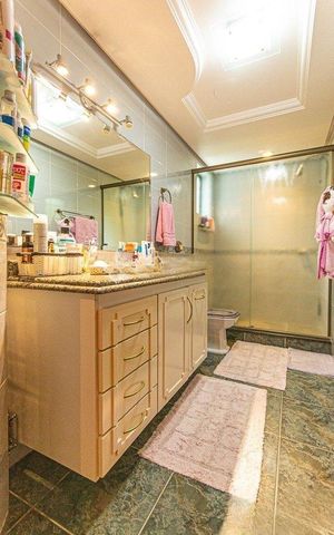 Apartamento para alugar com 239m², 3 quartos e 3 vagas Apartamento para alugar com 239m², 3 quartos e 3 vagasBanheiro 1