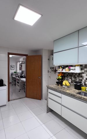 Apartamento à venda com 157m², 4 quartos e 3 vagas Apartamento à venda com 157m², 4 quartos e 3 vagasCozinha e Área de Serviço