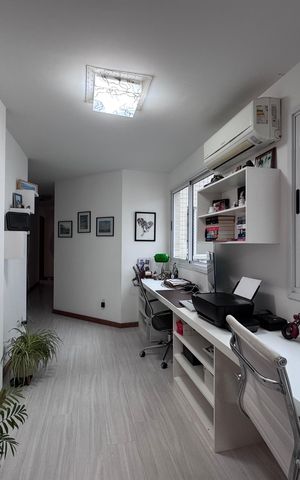 Apartamento à venda com 157m², 4 quartos e 3 vagas Apartamento à venda com 157m², 4 quartos e 3 vagasCorredor - Escritório