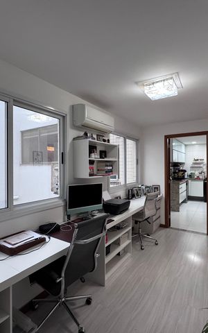 Apartamento à venda com 157m², 4 quartos e 3 vagas Apartamento à venda com 157m², 4 quartos e 3 vagasCorredor - Escritório