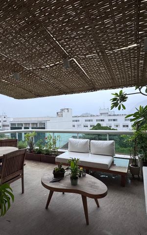 Apartamento à venda com 157m², 4 quartos e 3 vagas Apartamento à venda com 157m², 4 quartos e 3 vagasVaranda