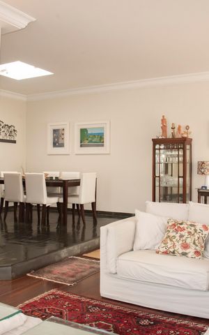 Casa à venda com 370m², 3 quartos e 2 vagasSala