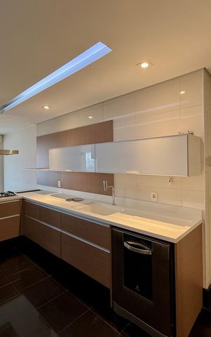 Apartamento à venda com 200m², 3 quartos e 4 vagas Apartamento à venda com 200m², 3 quartos e 4 vagasCozinha
