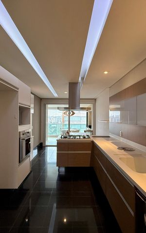 Apartamento à venda com 200m², 3 quartos e 4 vagas Apartamento à venda com 200m², 3 quartos e 4 vagasCozinha