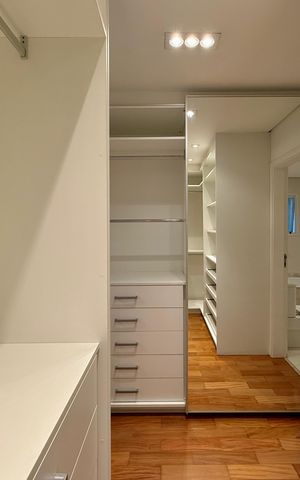Apartamento à venda com 200m², 3 quartos e 4 vagas Apartamento à venda com 200m², 3 quartos e 4 vagasCloset Suíte 3