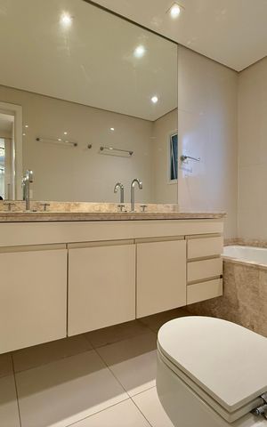 Apartamento à venda com 200m², 3 quartos e 4 vagas Apartamento à venda com 200m², 3 quartos e 4 vagasBanheiro Suíte 3