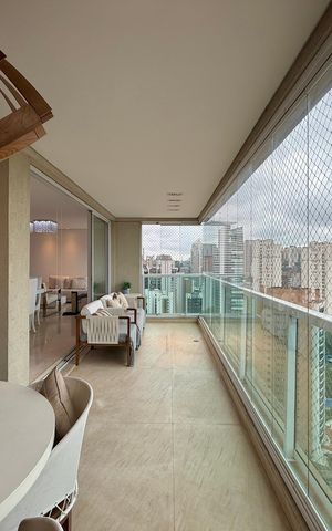 Apartamento à venda com 200m², 3 quartos e 4 vagas Apartamento à venda com 200m², 3 quartos e 4 vagasVaranda
