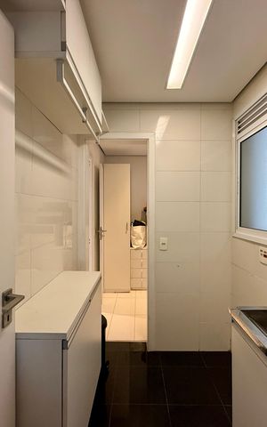 Apartamento à venda com 200m², 3 quartos e 4 vagas Apartamento à venda com 200m², 3 quartos e 4 vagasÁrea de Serviço
