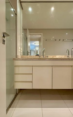 Apartamento à venda com 200m², 3 quartos e 4 vagas Apartamento à venda com 200m², 3 quartos e 4 vagasBanheiro Suíte 3