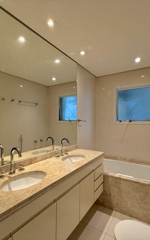 Apartamento à venda com 200m², 3 quartos e 4 vagas Apartamento à venda com 200m², 3 quartos e 4 vagasBanheiro Suíte 3