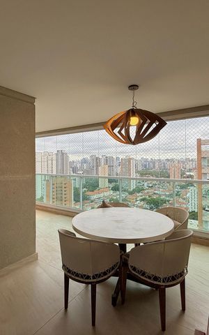 Apartamento à venda com 200m², 3 quartos e 4 vagas Apartamento à venda com 200m², 3 quartos e 4 vagasVaranda