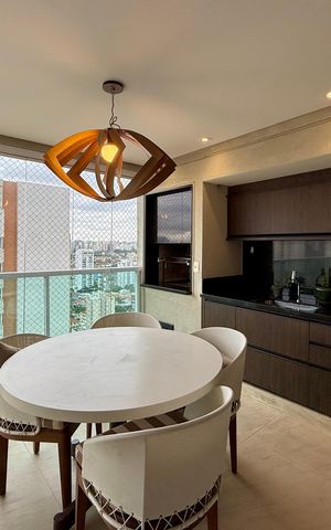 Apartamento à venda com 200m², 3 quartos e 4 vagas Apartamento à venda com 200m², 3 quartos e 4 vagasVaranda