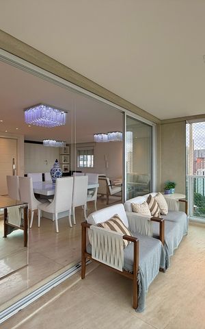 Apartamento à venda com 200m², 3 quartos e 4 vagas Apartamento à venda com 200m², 3 quartos e 4 vagasVaranda