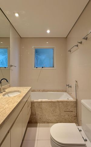 Apartamento à venda com 200m², 3 quartos e 4 vagas Apartamento à venda com 200m², 3 quartos e 4 vagasBanheiro Suíte 3