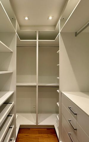 Apartamento à venda com 200m², 3 quartos e 4 vagas Apartamento à venda com 200m², 3 quartos e 4 vagasCloset Suíte 3
