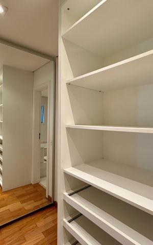 Apartamento à venda com 200m², 3 quartos e 4 vagas Apartamento à venda com 200m², 3 quartos e 4 vagasCloset Suíte 3